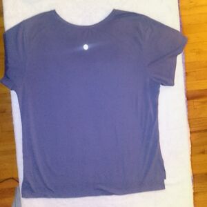 Lululemon T-Shirt